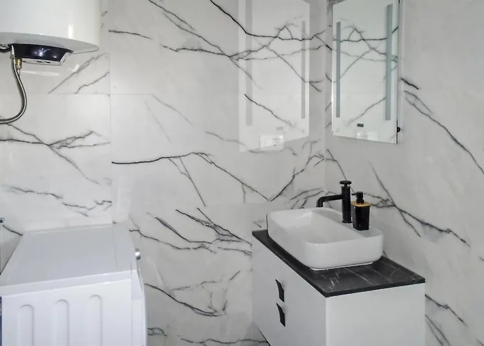 1 Bedroom In * Peroj