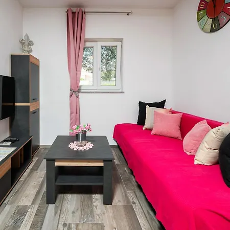 Holiday home 1 Bedroom In Peroj