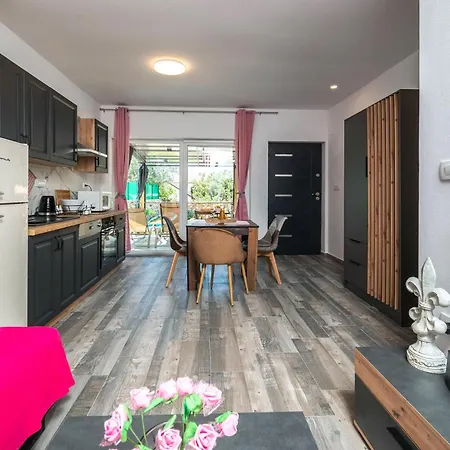 1 Bedroom In Holiday home Peroj